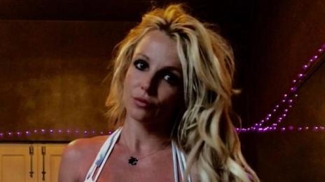 В перфектна форма: Бритни Спиърс демонстрира фитнес умения (ВИДЕО)