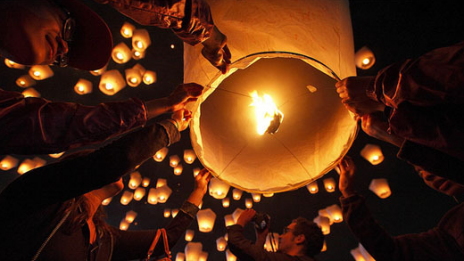 Влюбени ще пускат фенери от Моста на влюбените