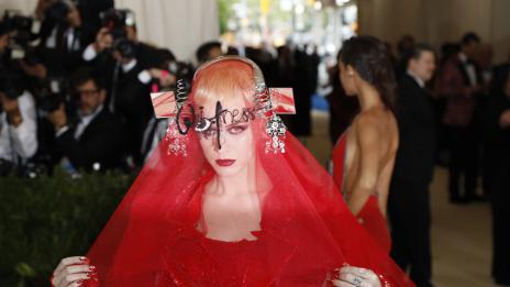 Парад на ефектните тоалети на Мет Гала