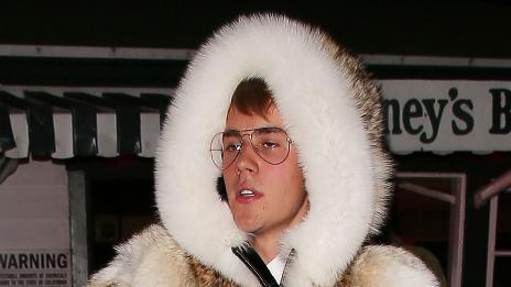 Бийбър разгневи PETA с нелепото си кожено палто