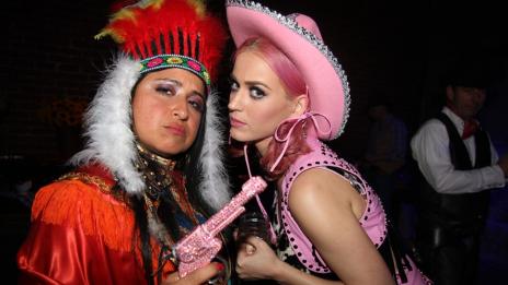 Кейти Пери се вкара в уестърн за рождения си ден