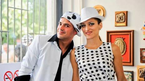 Жени и Боби: Когато любовта на сцената премине и в живота