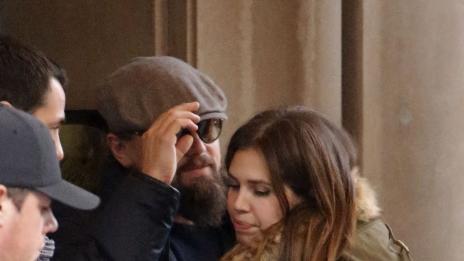 Леонардо ди Каприо се лекува от раздялата с нова жена