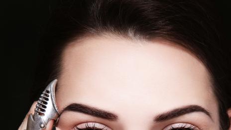 Как може да се сдобиете с гъсти и дълги вежди