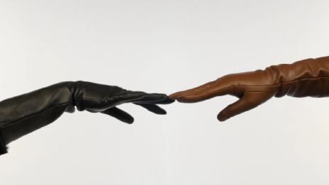 Покажи ми как се здрависваш