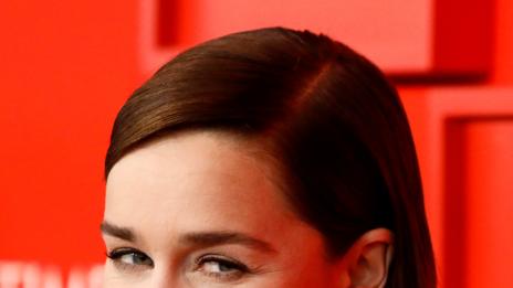 Фенове на „Игра на тронове“ в подкрепа на Емилия Кларк