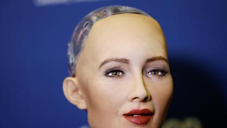 Моделът на бъдещето – машината. Роботът София вече на корица