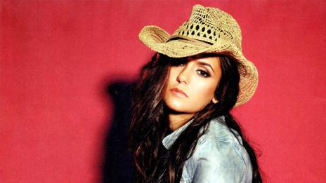 Нина Добрев:  Искам да съм пънкарка, любима и наркоманка