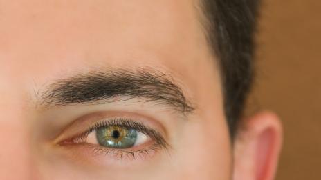 Инжектиране на вирус лекува очите