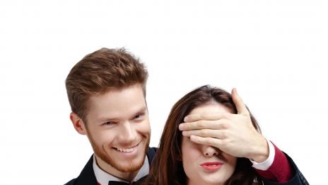 Могат ли щастливите двойки да депресират необвързаните хора?