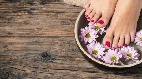 Стъпка по стъпка срещу напуканите пети