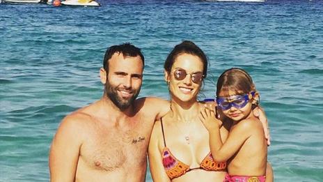 Амброзио развали 10-годишен годеж