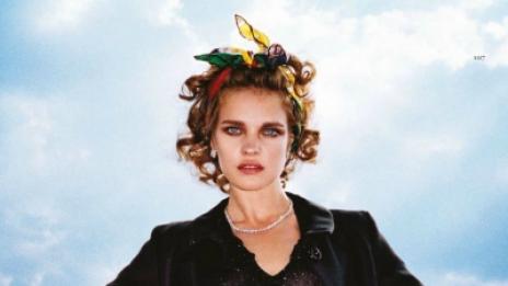 Наталия Водянова като ретро съблазнителка