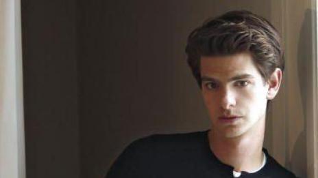 На Андрю Гарфийлд отново се наложи да се оправдава, че не е гей