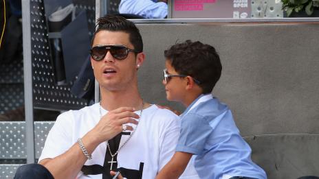 Синът на Кристиано Роналдо няма представа коя е майка му