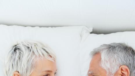 Пенсионери получават специални съвети за секс