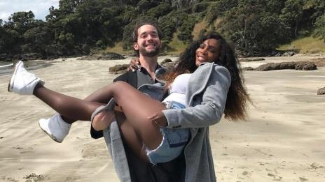 Серина Уилямс чака момиче