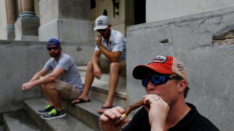 Колкото и да ви харесват – пушачите ще изберат цигарата пред секса