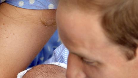 Принц Уилям приспива  Джордж с песни на  Coldplay