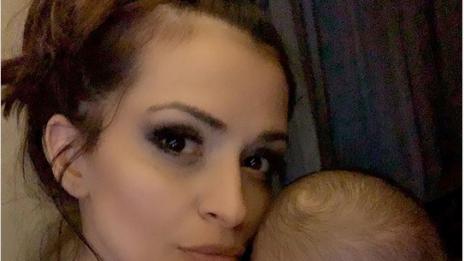 Трогателен кадър: Преслава гушна малката Паола