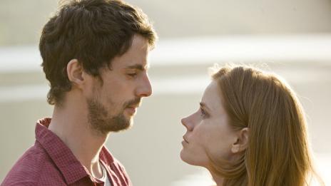 Начините, по които мъжете дразнят жените, които обичат