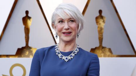 Никога не е късно: Хелън Мирън си татуира вежди