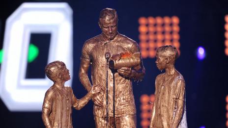 Позлатиха Дейвид Бекъм и синовете му