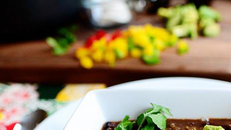 Супа с тъмен боб