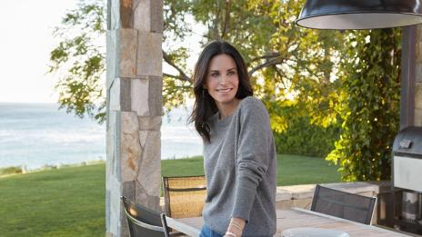 Кортни Кокс показва уникалното си имение в Малибу