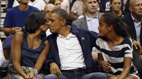 Барак Обама награби Мишел