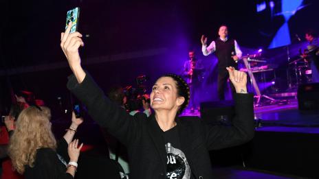 Трима бащи, три деца и отново Кали е... сама!