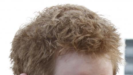 Принц Хари се весели с красавица в басейн