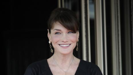 Карла Бруни се сравнява с Лейди Гага