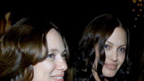 Открийте разликите. 10 звезди и техните майки