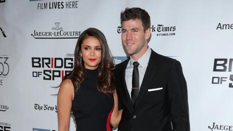 Нина Добрев дебютира с гаджето си на червения килим