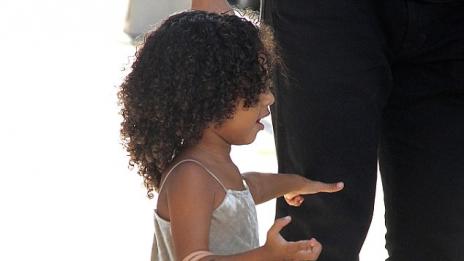 Норт Уест се фука с дизайнерска чанта. Или по-скоро майка ѝ...