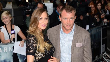 Гай Ричи си продаде лондонския пъб