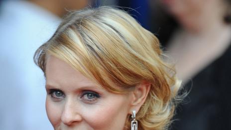 Синтия Никсън си обръсна главата