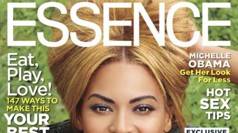 Бионсе се къпе сред природата в Essence (видео)