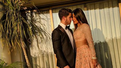 Щастливи заедно: Приянка и Ник на мини меден месец