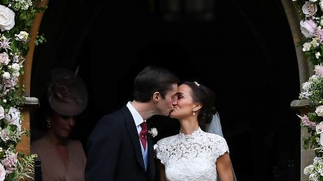 Пипа се омъжи в рокля за 40 000 паунда