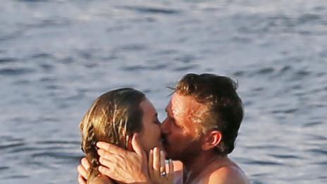 Агнешко: Шон Пен заби дъщерята на колегата си Винсент Д'Онофрио