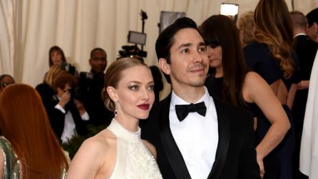 Аманда Сейфрид заряза Джъстин Лонг