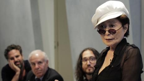 Йоко Оно пусна модна линия за мъже