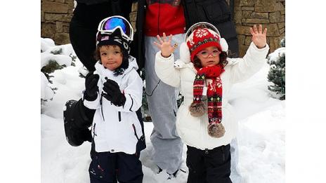Марая и Ник заведоха близнаците на ски