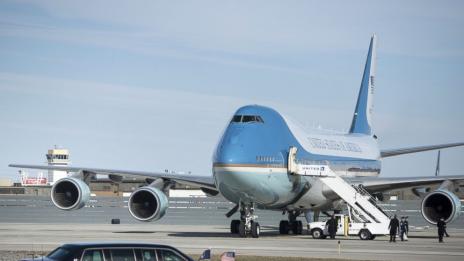 Президентският самолет отвътре: Вижте „Еър Форс 1“!