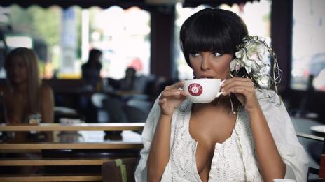 Николета се намърда при Шакира и Адриана Лима