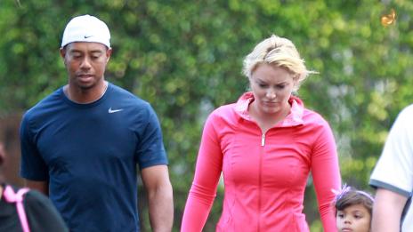 Тайгър и Линдзи го играят щастливо семейство