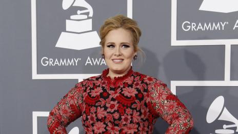 Адел отрича да е разделена с половинката си