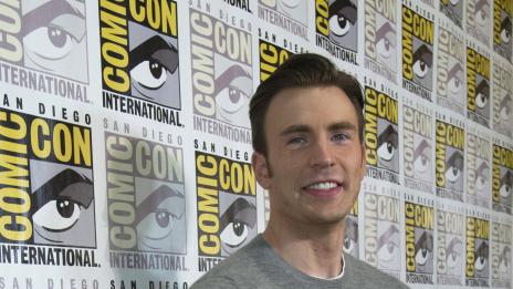 Крис Евънс се събра с Минка Кели?